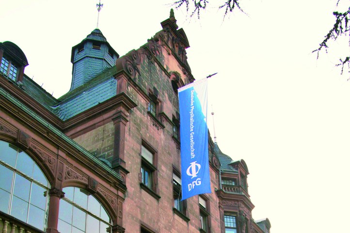 Die Deutsche Physikalische Gesellschaft ehrt verdiente Persönlichkeiten